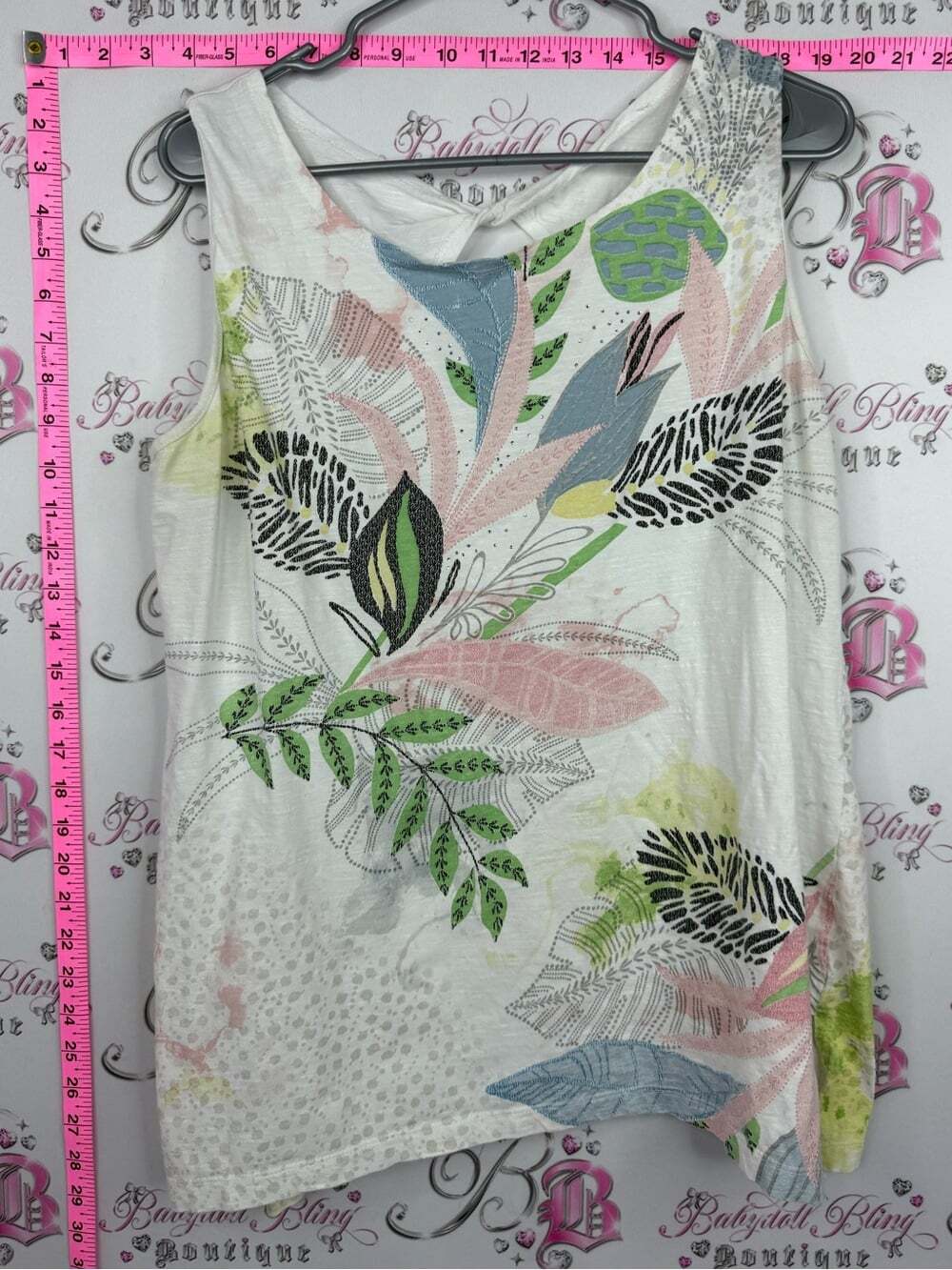 Tank top tropical White Floral Print Tank Top - Lightweight Summer Layer